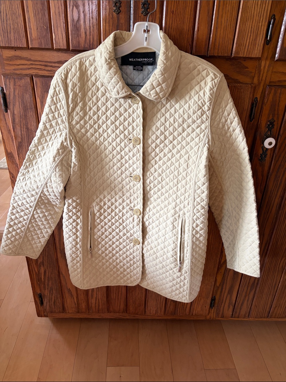 Weatherproof Cream Quilted Puffer Jacket with Button Front Size Medium 
Sage